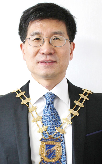 에디터 사진
